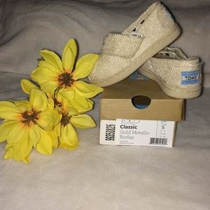 Toddler Classic gold metallic TOMS